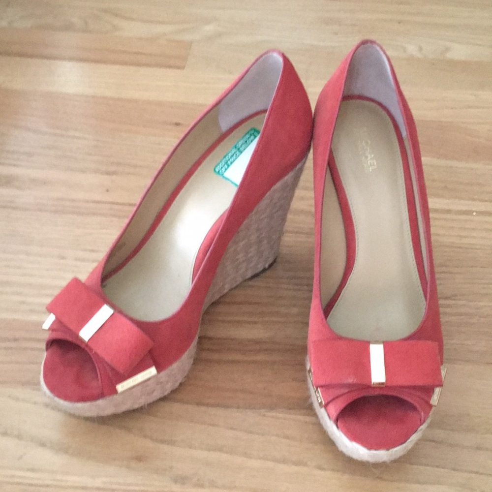 Platform peep shoes 👠